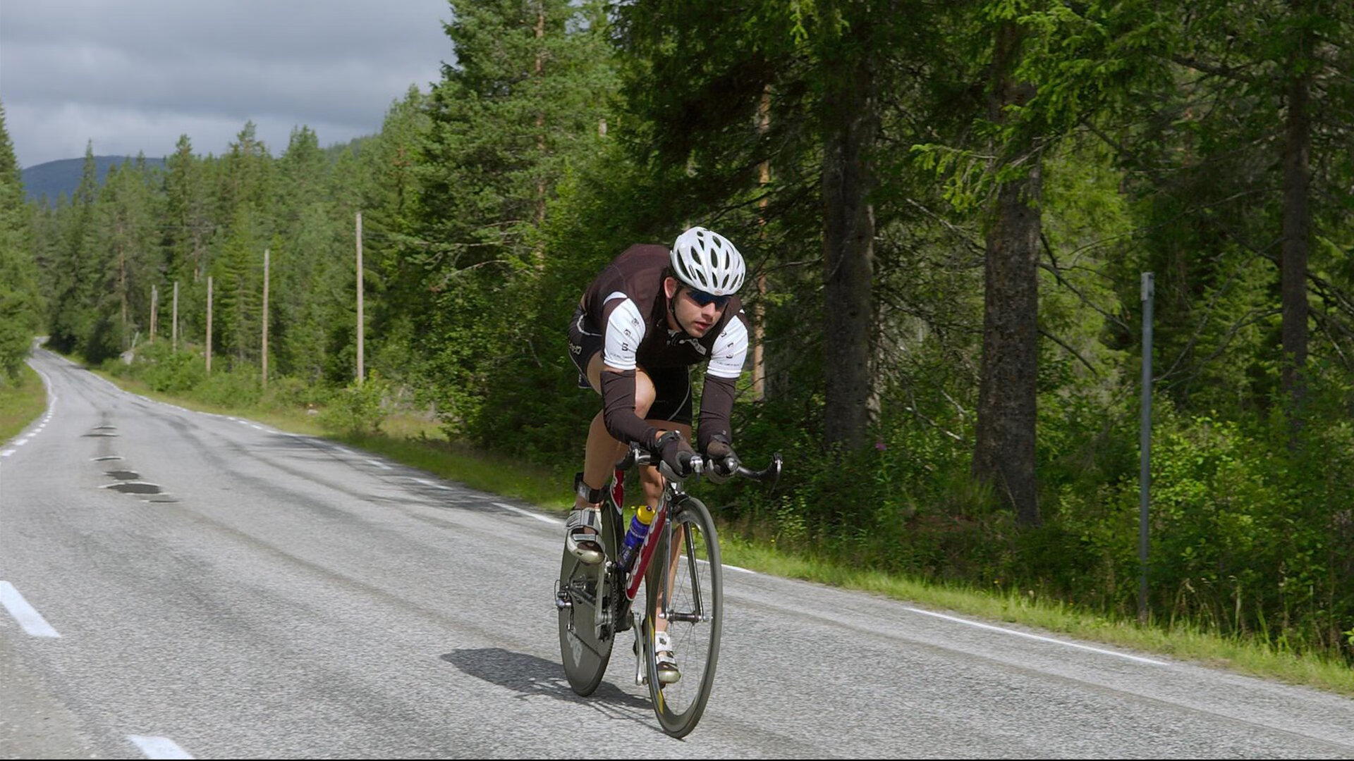 季后赛中，库里连续10场投出超过5个三分，刷新个人季后赛纪录！，库里季后赛生涯最高分是多少